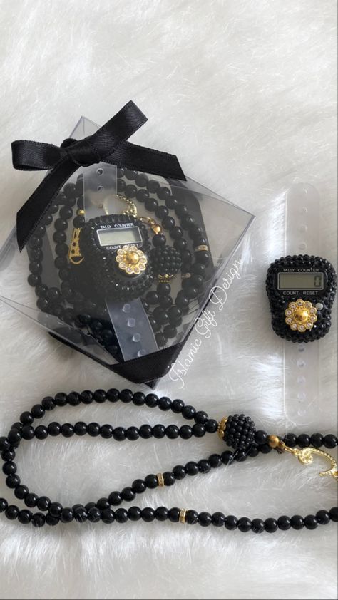 Deen Aesthetic, Digital Tasbih, Eid Hampers, Unique Locket, Graduation Art, Gift Box For Men, Islamic Jewelry, Cute Tumblr Pictures, Gift Inspo