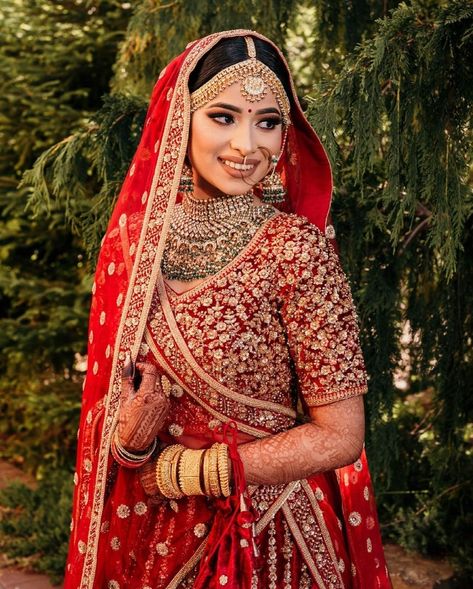 Bangladeshi 
Bengali
Desi
Sabyasachi bride 
South Asian Indian Winter Wedding, Bride Dupatta, Bengali Clothes, Bride Bengali, Bangladesh Wedding, Winter Wedding Aesthetic, Adhuri Kahani, Bangladeshi Bride, Bangladeshi Wedding