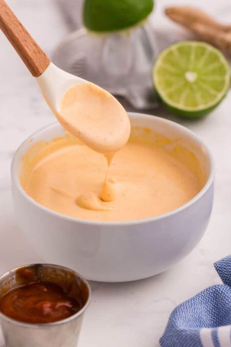 This easy spicy mayo recipe is the perfect dipping sauce for sushi, french fries, and even salmon! The options are really endless! With just a few simple ingredients, you’ll have a creamy, flavorful sauce that adds the right kick to any dish. Sauce For Sushi, Spicy Mayo Recipe, Best Sauce Recipe, Mayo Recipe, Buffalo Chicken Sandwiches, Slow Cooker Dinner Recipes, Mayo Sauce, Dipping Sauces Recipes, Dry Rubs