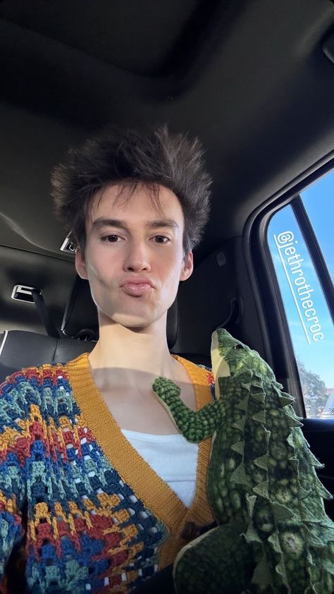 Jacob Collier Aesthetic, Jacob Core, Copy Cats, Broken Screen Wallpaper, Broken Screen, Just Pretend, North London, Father Christmas, Screen Wallpaper