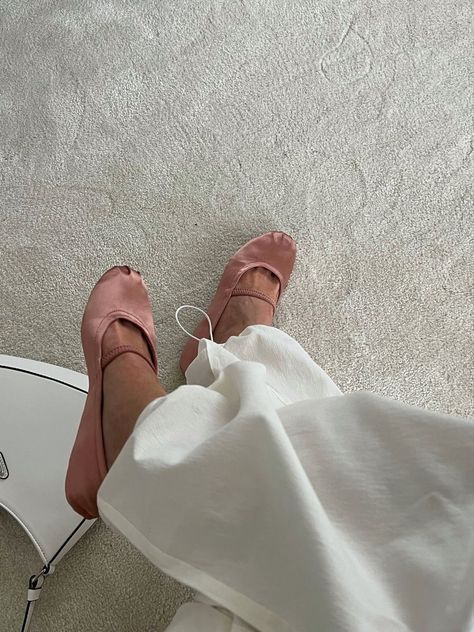 Pink Satin Ballet Flats Outfit, Ballet Flats Matilda Djerf, Pink Ballet Flats Outfit, Ballet Flats Coquette, Pink Spring Ballet Flats With Bow, Pink Ballet Shoes Aesthetic, Ballet Shoes Outfit, Ballerina Flats Outfit, Pink Ballet Shoes