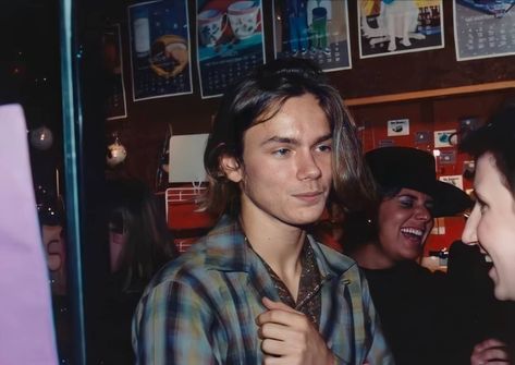 River Phoenix 90s, My Own Private Idaho, River Phoenix, Keanu Reeves, Boy Names, Future Husband, Celebrity Crush, Actors & Actresses, Pretty People