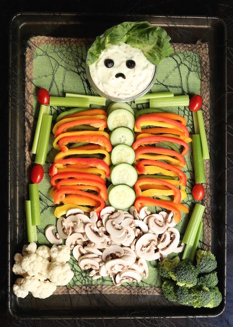 Halloween Veggie Tray, Chili Pot, Halloween Potluck, Halloween Appetizers Easy, Yogurt Cheese, Healthy Halloween Food, Creepy Halloween Food, Halloween Party Appetizers, Halloween Food Appetizers