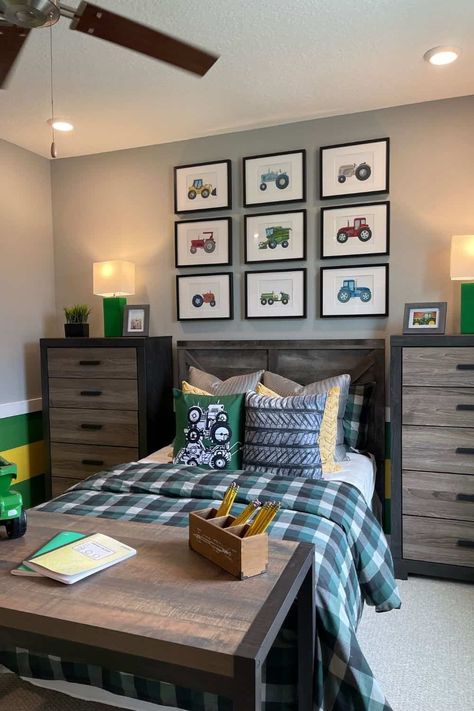 John Deere Bedroom Ideas, Boys Farm Bedroom, Farm Boy Room, John Deere Bedroom, Florida Living Room, Small Kids Bedroom, Farm Room, Toddler Boy Room Decor, Boy Toddler Bedroom