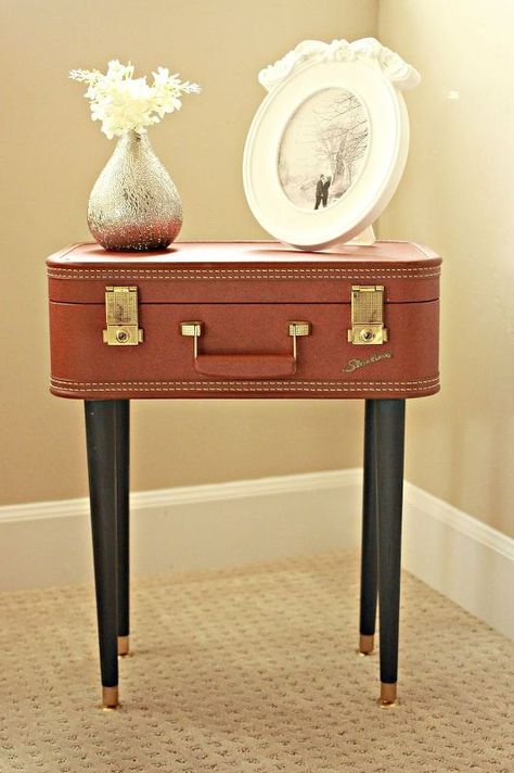 diy vintage suitcase table, chalk paint, diy, how to, painted furniture, repurposing upcycling Diy Vintage Suitcase, Vintage Suitcase Table, Suitcase Table, Cottage Furniture, Decor Shabby Chic, Vintage Suitcase, Upcycled Home Decor, Shabby Chic Bedrooms, Shabby Chic Diy