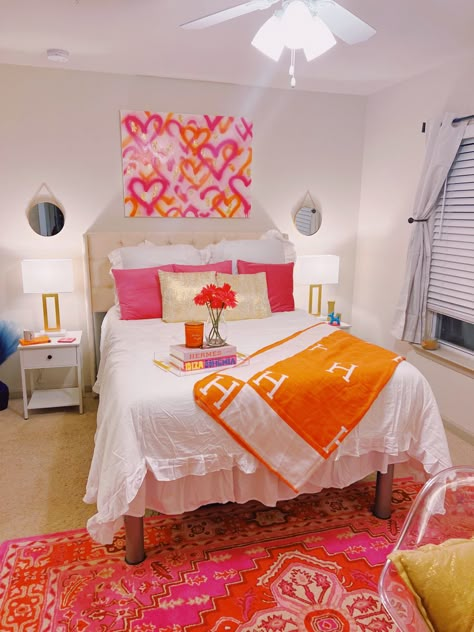 Pink Dorm Rooms, Preppy Bedroom Decor, Dorm Room Styles, Pink Dorm, Preppy Bedroom, College Room Decor, College Dorm Room Decor, Dorm Room Designs, College Apartment Decor