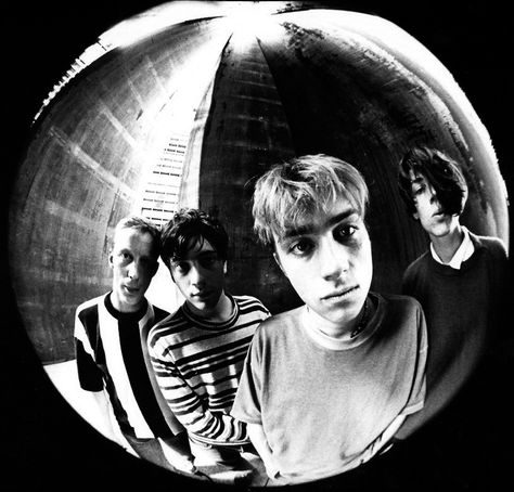 Blur Band, Band Photoshoot, Fotografi Vintage, Damon Albarn, I Love Cinema, Band Photos, Radiohead, Pop Bands, Band Posters