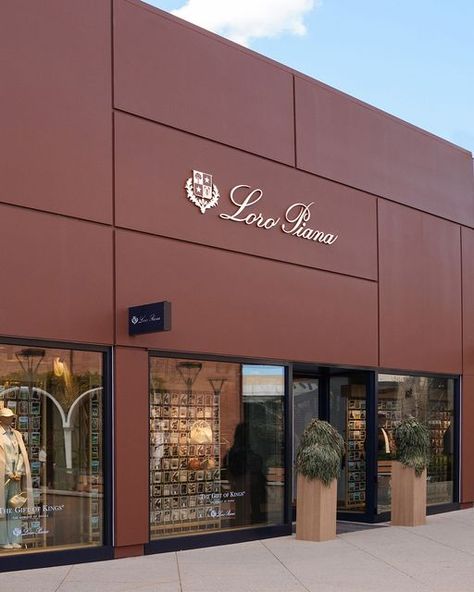 Loro Piana Store Interior, Lolo Piana, Loro Piana Aesthetic, Lora Piana, Men's Denim Style, Celine Triomphe, Another Day In Paradise, Italian Fashion Brands, Men's Formal Style