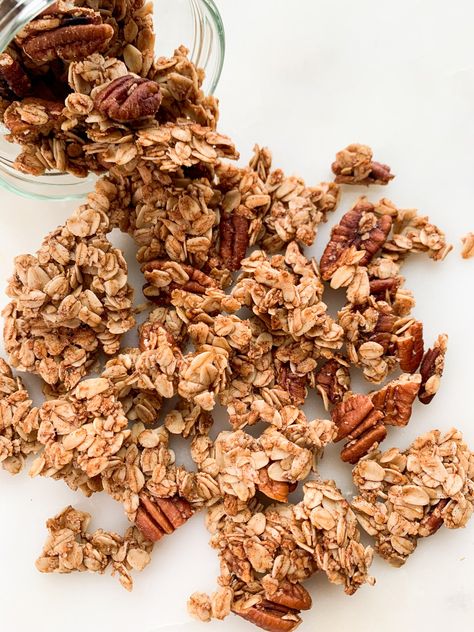 Maple Cinnamon Pecan Granola - Wellness by Kay Maple Pecan Granola Recipe, Pecan Granola Recipe, Maple Pecan Granola, Pecan Granola, Dessert Homemade, Granola Recipe Homemade, Cinnamon Pecans, Refined Coconut Oil, Crunchy Granola