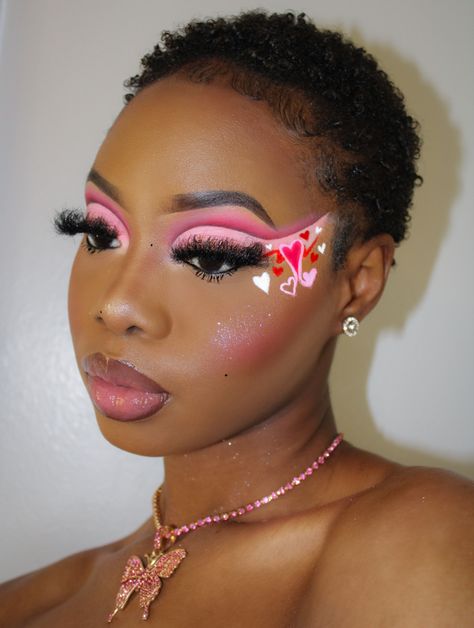 @alandradsire on Instagram Peach Eyeshadow, Pastel Makeup, Artsy Makeup, Day Makeup Looks, Cute Eye Makeup, Bold Makeup Looks, Valentines Makeup, Face Art Makeup, Black Makeup