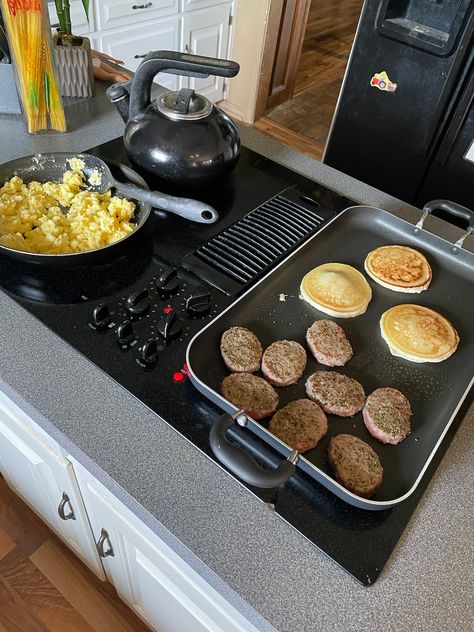 I am in LOVE with this two burner, stovetop skillet that is dishwasher safe and easy to store! Quick cooking for a hungry family weekdays or the weekend Stovetop Breakfast, Breakfast Cooking, Cooking Breakfast, Cedar Point, Cooked Breakfast, Quick Cooking, I Am In Love, Am In Love, Breakfast Foods