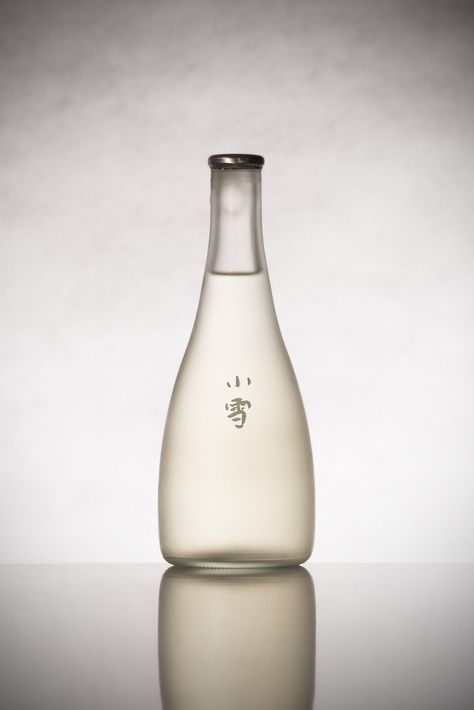 Sake Tasting, Bottle Design Packaging, Japanese Sake, Bottle Packaging, Soju, Bottle Design, Brand Packaging, Japanese Food, Sake