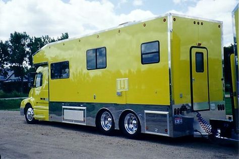 Truck House, Cool Rvs, Rv Motorhomes, Luxury Motorhomes, Rv Truck, Luxury Rv, Custom Big Rigs, Camper Caravan, Bus Camper