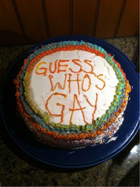 Lovely cake "guess who's gay" Cursed Cakes, Ugly Cakes, Funny Cakes, Coming Out Of The Closet, Cake Wrecks, Funny Birthday Cakes, Just Cakes, Sweet Messages, Pretty Cakes