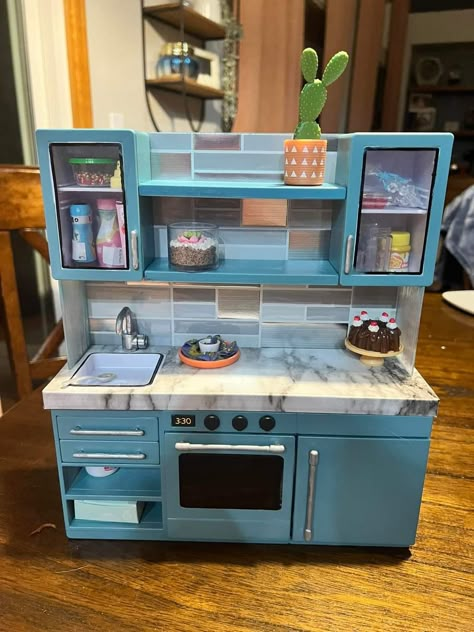 Miniverse Kitchen Makeover, Mini Kitchen Aesthetic, Cute Clay Things To Make, Mini Doll Stuff, Lps Diy Accessories, American Doll Accessories, Make It Mini Food, Mini House Ideas, Mini Brands Toys Diy