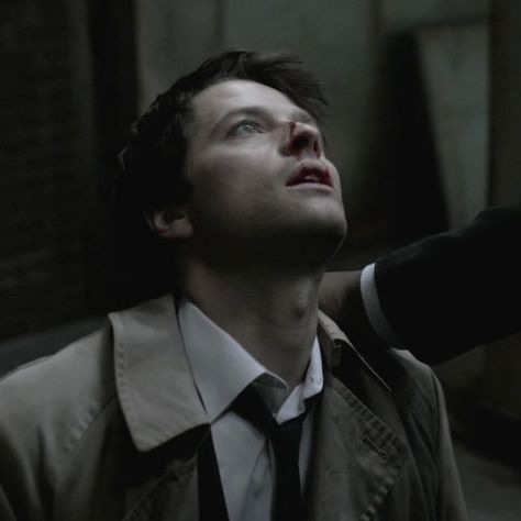 Castiel Aesthetic, Castiel Spn, Castiel Supernatural, Behind Blue Eyes, Supernatural Wallpaper, Supernatural Pictures, Tv Supernatural, Supernatural Funny, Odaiba