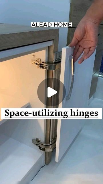 Space Saving Ideas For Kitchen Cabinets, Fixing Kitchen Cabinets, Space Saving Cabinet Door, Kitchen Mechanism Ideas, Cuboard Doors, Interior Design For Small Kitchen, Construction Hacks, Smart Kitchen Ideas, Kitchen Hinges