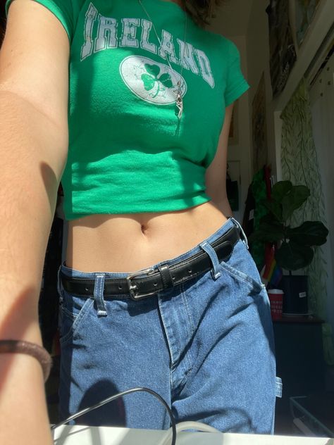 green tee shirt ireland crop top dickeys pants outfit Dickeys Pants, Green Tee Shirt, Cropped Outfits, Cropped Graphic Tees, Graphic Crop Top, Green Tee, Baggy Pant, Green Tshirt, Crop Tshirt