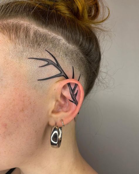 Cool freehand thorn tattoo for Maddie, thanks for your trust!! | Instagram Zweig Tattoo, Head Tattoo Ideas, Hairline Tattoos, Scalp Tattoo, Thorn Tattoo, The Brave One, Capricorn Tattoo, Branch Tattoo, Instead Of Flowers