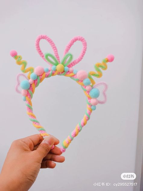 Pipe Cleaner Headband, Cheerleading Pom Poms, Balloon Bouquet Diy, Piping Flowers, Pipe Cleaner Flowers, Silly Hats, Diy Pipe, Bows Diy Ribbon, Pipe Cleaner Crafts