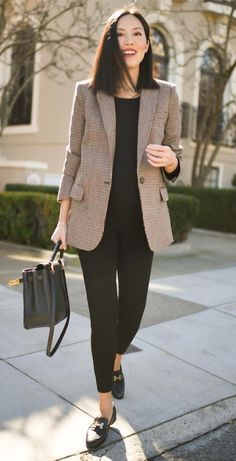 Looks For Winter, Trendy Coats, Look Office, Chic Winter Outfits, Winter Outfit Ideas, Stylish Winter Outfits, Cozy Winter Outfits, Business Casual Outfits For Work, Fashion Mistakes