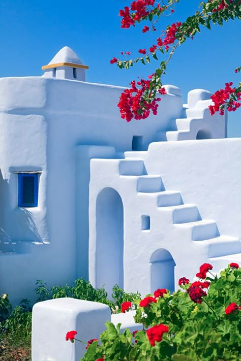 Charcoal Cityscape, Koufonisia Greece, Grecia Santorini, Wildlife Garden, Greek House, White Building, Greece Islands, Earthship, Aegean Sea