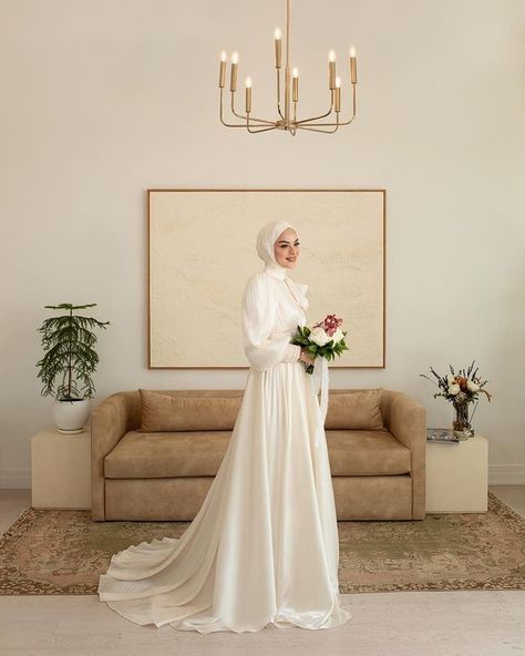 Hijab Simple Wedding Dress, Hijabi Bride White Dress, Hijabi White Wedding Dress, Simple Hijab Wedding Dress, Modest Wedding Dresses Hijab, Hijabi Wedding Dress Simple, Hijabi Bride White, Hijab Wedding Dresses Simple, White Dress Hijab