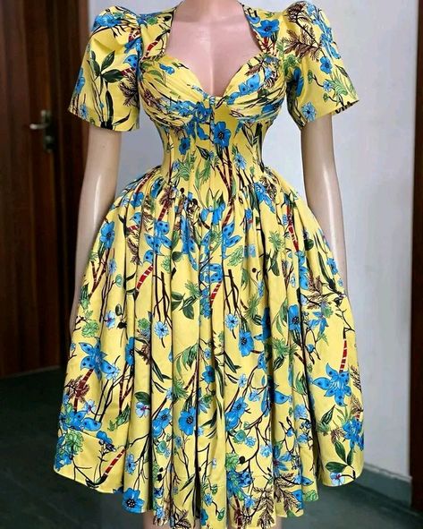 English Dresses, African Head Dress, Classy Short Dresses, Ankara Short Gown Styles, Boss Outfit, Chic Dress Classy, Ghanaian Fashion, Best African Dresses, Simple Gowns