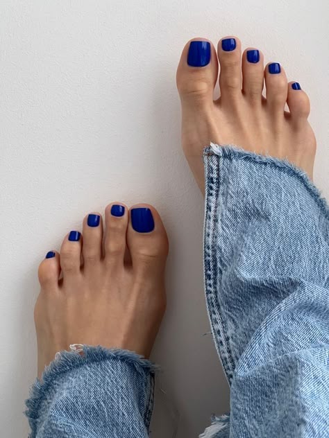 Pedicure Azul, Blue Pedicure, Blue Toe Nails, Pedicure And Manicure, Toenail Designs Summer, Feet Nail Design, Gel Toe Nails, Pretty Toe Nails, Cute Toe Nails