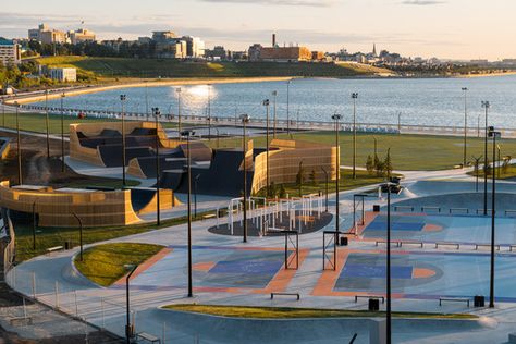 URAM Extreme Park / Legato Sports Architecture | ArchDaily Sports Architecture, Beach Sport, Sport Park, Youth Center, Concrete Sculpture, Playground Design, Parking Design, Street Furniture, Architecture Photo