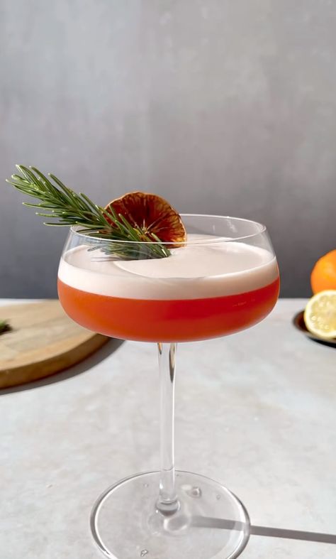 Smoked Rosemary Negroni Sour — Join Jules Sour Cocktail Recipes, Alcohol Punch, Alcohol Shots, Negroni Cocktail, Sour Cocktail, Boozy Drinks, Fancy Drinks, Mixed Drinks Recipes, Cocktail Drinks Recipes