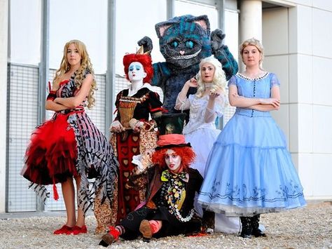 Top 10 Tim Burton Inspired Cosplay - MTV Tim Burton Personajes, Cosplay Tumblr, Group Cosplay, Casino Costumes, Casino Dress, Rabbit Costume, Alice In Wonderland Costume, Wonderland Costumes, Alice And Wonderland Quotes