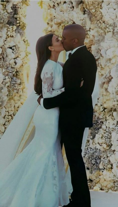 Kanye West Smiling, Kim K And Kanye, Kimye Wedding, Kim Kardashian Wedding, Kim Kadarshian, Kanye West And Kim, Kim And Kanye, Sweet Kisses, Find Love