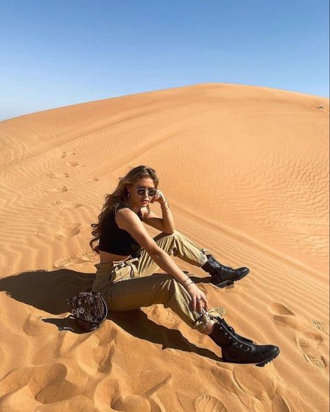 Desert Safari Photoshoot, Safari Desert Outfit Women, Outfit For Desert Trip, Desert Safari Photo Ideas, Dubai Dessert Outfits, Dessert Safari Outfit, Desert Winter Outfit, Desert Safari Outfit Dubai Women, Jaisalmer Outfit Ideas