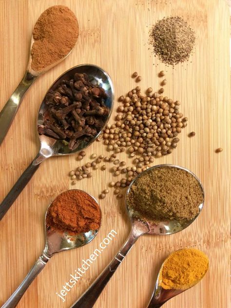 Tandoori Spice Blend, Tandoori Spice Recipe, Season Chicken, Spice Blends Recipes, Spice Recipes, Indian Spices, Chicken Seasoning, Spice Blends, Spice Jars