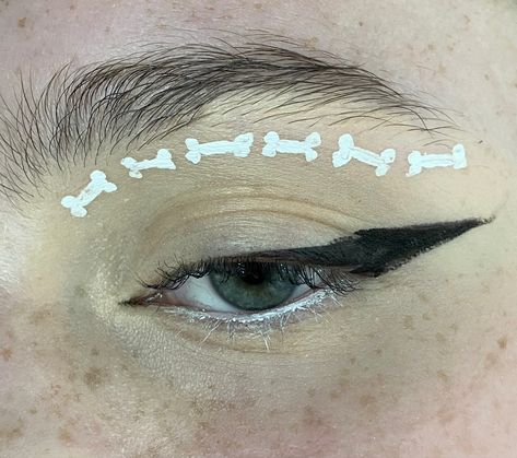 BONES 🦴🦴🦴🦴🦴 Bones Makeup, Bone Makeup, Bone Eyeliner, Bone Makeup Halloween, Crochet Bone Sweater, Skeleton Eyeshadow, Bones Nails Acrylic, Graphic Eyeliner Goth, Halloween Eye Makeup