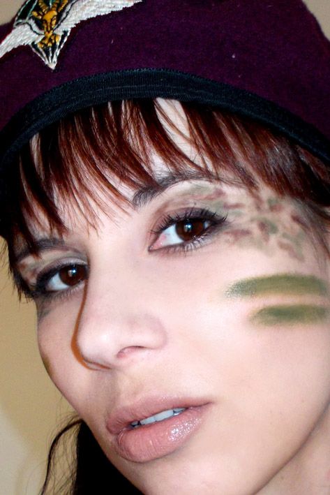 Halloween Army Makeup, Army Costume Makeup, Camo Makeup Look, Soldier Makeup, Camo Face Paint Ideas, Army Face Paint, Army Girl Costume, Army Makeup, Military Makeup