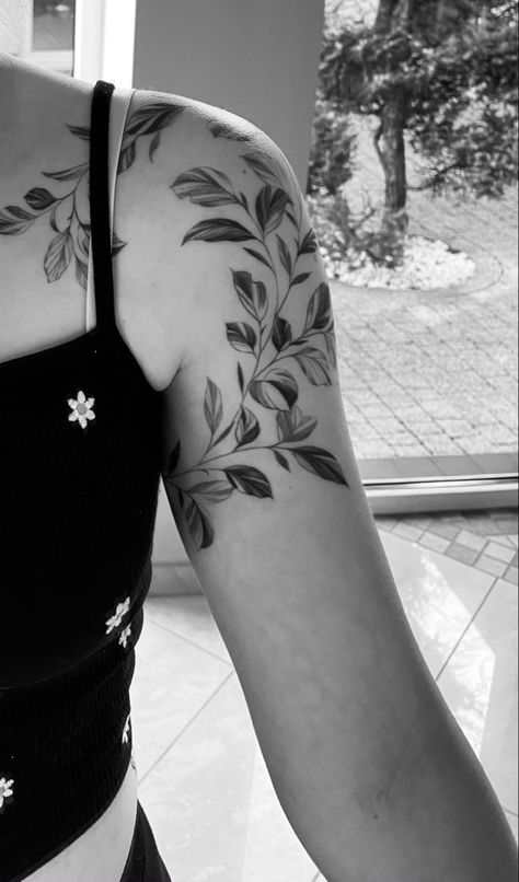 Shoulder Tattoos For Women Vines, Delicate Tattoo Shoulder, Earthy Shoulder Tattoo, Tattoo Vines Arm, Shoulder Wrap Tattoo Women, Body Vine Tattoo, Tattoo Ideas Earthy, Wrap Around Vine Tattoo Arm, Vine Sleeve Tattoos For Women