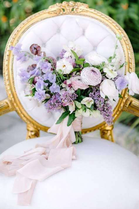 Stunning Wedding Bouquet - Julie Wilhite Photography October Wedding Colors, Bouquet Pastel, Wedding Flower Guide, Lilac Wedding, Flower Guide, Purple Wedding Flowers, Trendy Flowers, Lavender Wedding, Mod Wedding