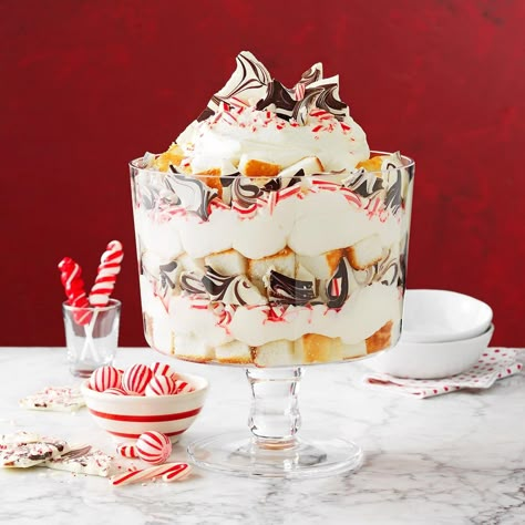 Gob Cake Recipe, Christmas Trifle Recipes, Peppermint Dessert, Christmas Trifle, Trifle Recipes, Meringue Recipe, Trifle Dish, Taste Of Home Recipes, Chocolate Crinkles