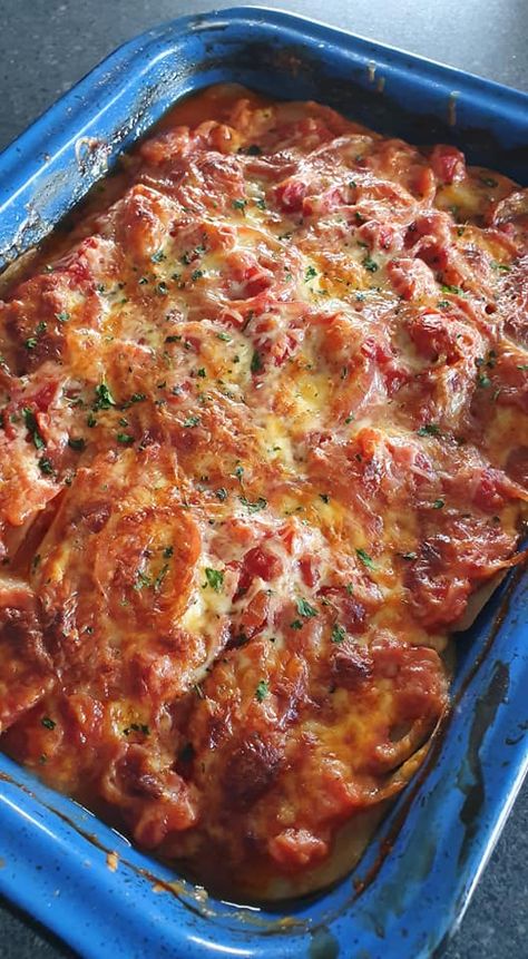 Potato Pizza Recipe, Oven Bakes, Potato Casseroles, Vegetable Bake Recipes, Healthy Mummy Recipes, Mummy Recipes, Potato Pizza, Italian Cookie, Centipedes