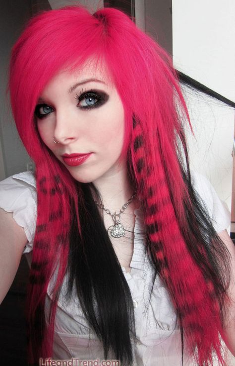 Red Black Scene Hair, Emo Haircuts, Emo Hairstyle, Pink And Black Hair, Two Toned Hair, Emo Scene Hair, Scene Girl, Girl With Pink Hair, Bright Red Hair