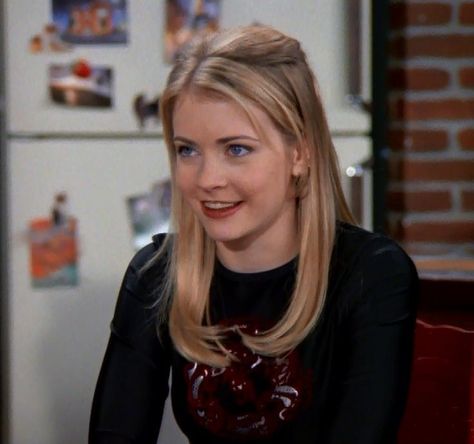 Sabrina Spellman Melissa Joan Hart, Sabrina The Teenage Witch Hair, Sabrina Spellman Outfit 90s, Sabrina Spellman Outfit, Sabrina Witch, Witch Hair, Sabrina The Teenage Witch, 2000s Girl, Teen Witch