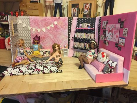 Fashion Doll Diorama, Doll Diorama Ideas, Barbie Diorama Scene, Bjd Diorama, Diy Doll Room, Bedroom Diorama, Barbie Display, Barbie Photography, Barbie Bedroom