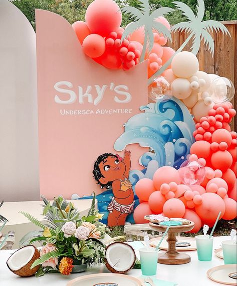 Moana Birthday Party Aesthetic, Luau Birthday Backdrop, Moana Themed Wedding, Moana Birthday Balloons, Moana First Birthday Party Ideas, Moana Balloon Garland, Moana Balloon Arch, Moana Baby Shower Theme, Baby Moana Birthday Party Ideas