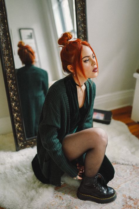 Grunge Outfits Punk, Paprika Hair Color, Hair Color Ideas Trending, Outfits Punk, Summer Grunge Outfits, Modern Day Witch, Summer Grunge, Punk Woman, Tattoed Women