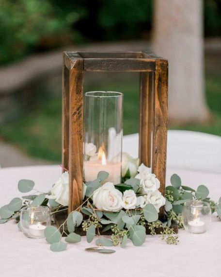 Wooden Lantern Wedding Centerpieces, Diy Glam Centerpieces, Burger Wedding, Wood Lantern Centerpiece, Wooden Candle Lanterns, Planning List, Lantern Centerpiece Wedding, Aisle Decorations, Simple Wedding Centerpieces