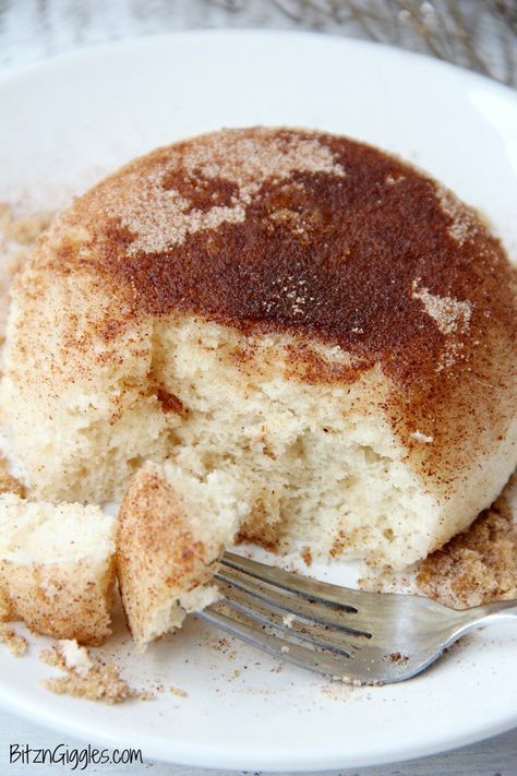 Cinnamon Sugar Doughnut Mug Cake - This delicious mug cake literally takes about 60 seconds to make in the microwave. It tastes just like a cinnamon sugar doughnut! Donut Mug Cake, Cinnamon Mug Cake, Mug Cake Recipe, Zucchini Cake, Salty Cake, Mug Recipes, Cooking For One, Frugal Meals, Almond Cakes