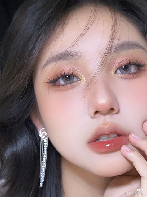 Make Up Looks For Prom, Douyin Beauty, Layout Makeup, Makeup Layout, Glam Eye Makeup, Makeup Cantik, Asian Makeup Looks, Pretty Eye Makeup, Chinese Makeup