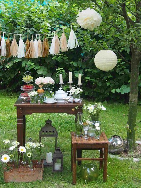 DIYnstag: 10 Kreativ-Ideen für deine Sommerparty unter freiem Himmel | Idee von Mitglied wolloomollo #SoLebIch #diy #gardenparty #garden #partydeko  #partydecor #party #summerparty #picknick 50th Anniversary Decorations, Anniversary Crafts, Garden Party Invitations, Wood Trellis, Picnic Decorations, Garden Party Decorations, Work Anniversary, Summer Garden Party, Party Garden